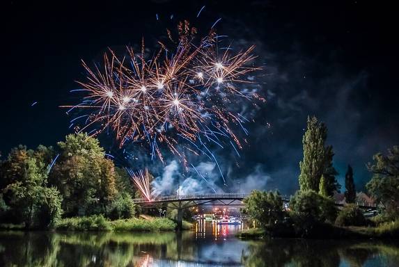 Farbenfrohes Feuerwerk ©Hansestadt Havelberg