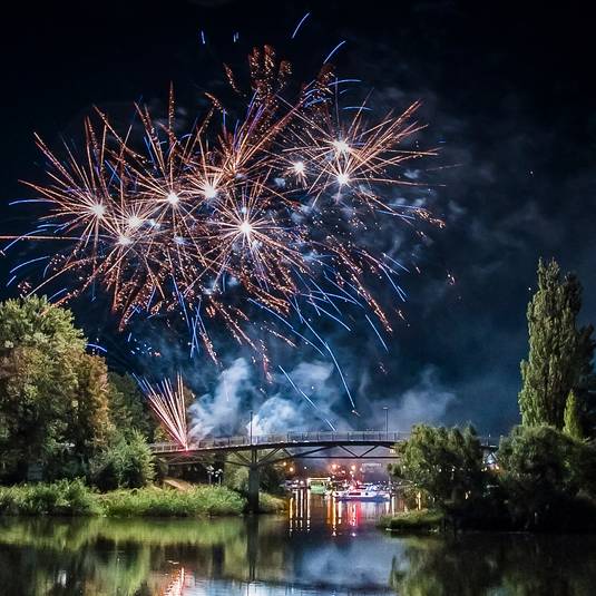 Farbenfrohes Feuerwerk ©Hansestadt Havelberg
